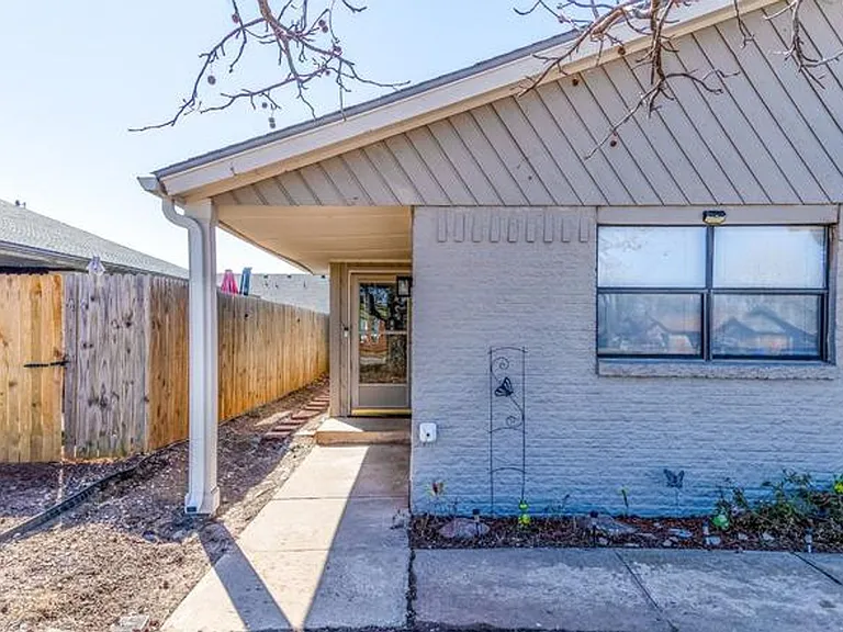 2334 Twisted Oak Dr #2334 — Photo 4