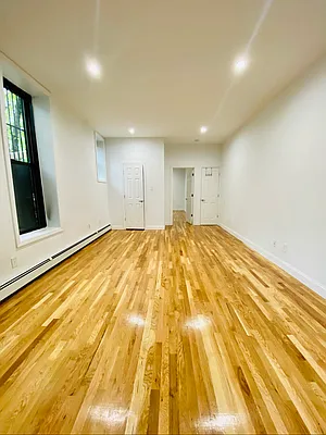 Rented by Hagstrom Management Inc | media 27