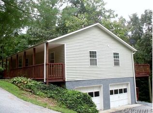 2325 Deep Gap Rd, Flat Rock, NC 28731