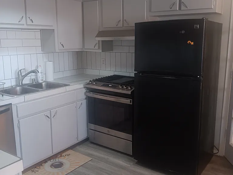 2714 Crestview Dr — Photo 16