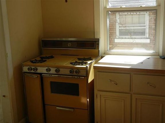 3rd image of 3423 Alta Vista Ave