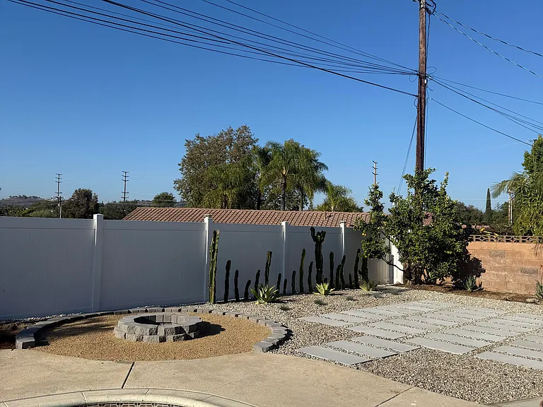 417 W Columbia Rd — Photo 14