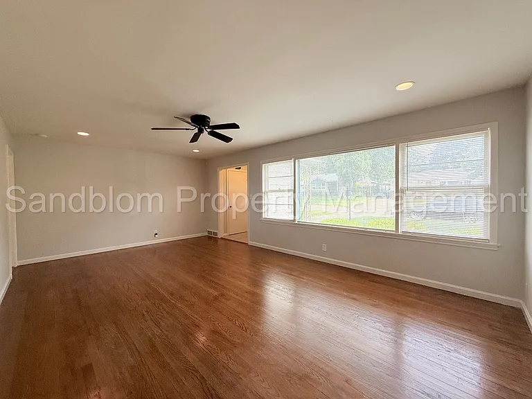 4624 E 24th Pl — Photo 4