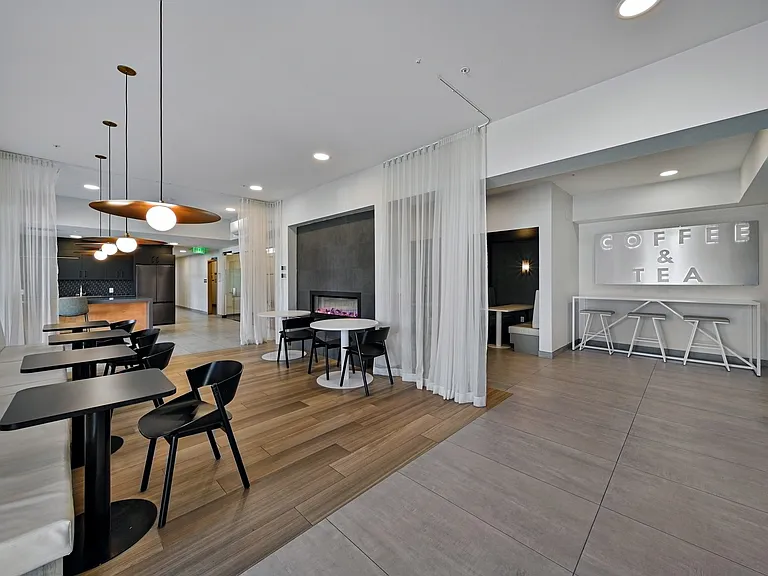 425 Ballantrae Dr — Photo 41