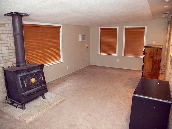 3rd image of 907 S Avenue K