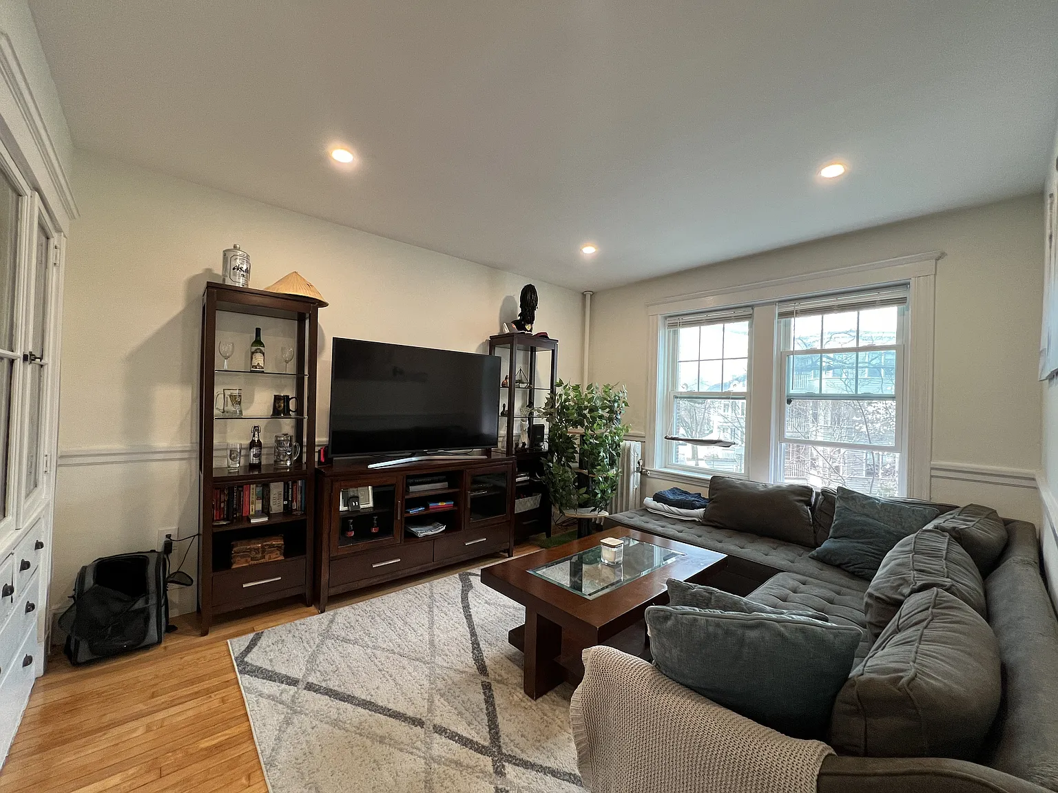 2 bed, 900 sqft, $3,600 — Photo 3