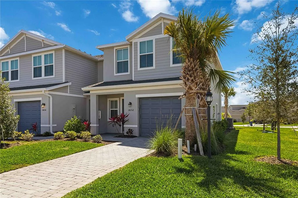 3 bed, 2.5 bath, 1405 sqft, $2,395 — Photo 3