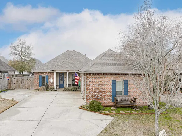 13221 Oak Knoll Dr, Geismar, LA 70734