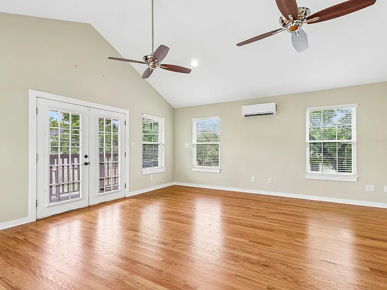 4315 Bellvue Ave — Photo 32