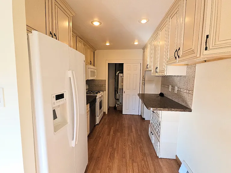 1829 Beyer Ave #2 — Photo 4