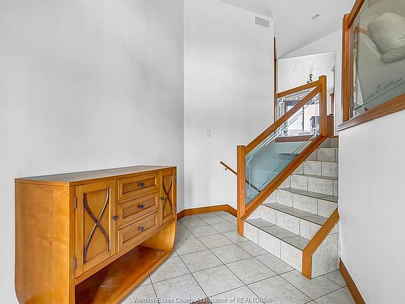 4th image of 1072 Imperial Cres