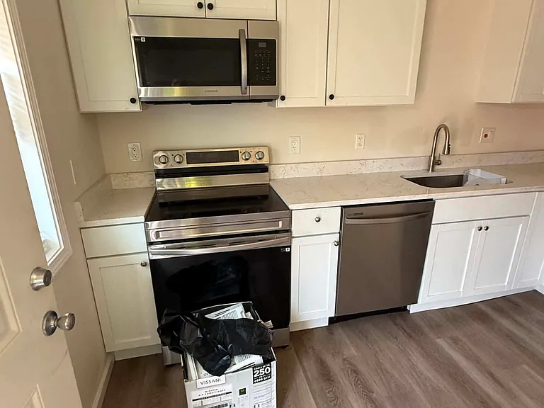 140 Kelly Ave #2 — Photo 8