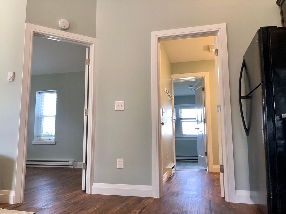 2nd image of 135 Lee St