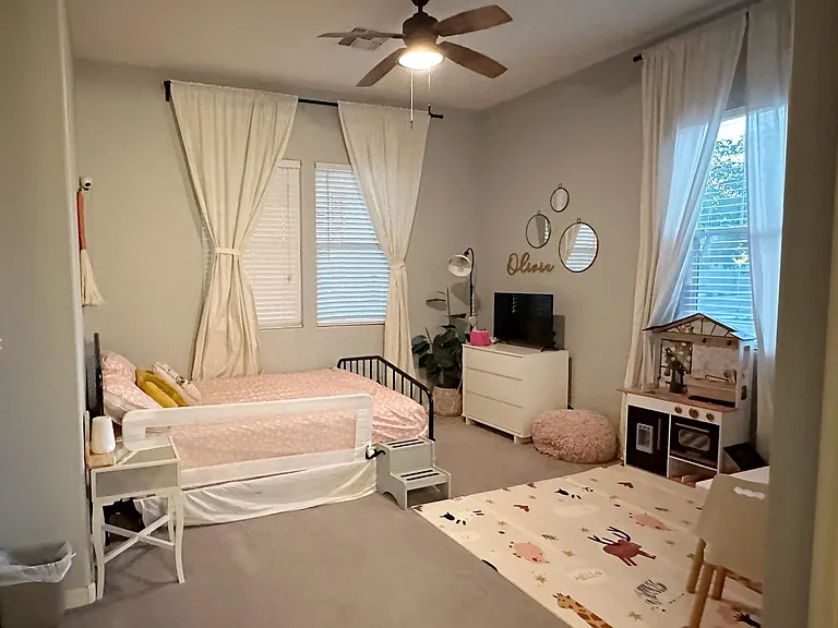 Secondary Large Master Bedroom, with walk-in closet and bathroom