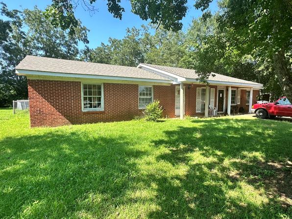 3 Brown Ave, Daleville, AL 36322