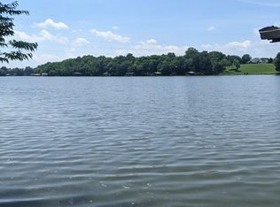 121 Lake Point Dr, Gallatin, TN 37066
