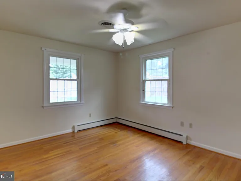 113 Thornton Ct — Photo 16