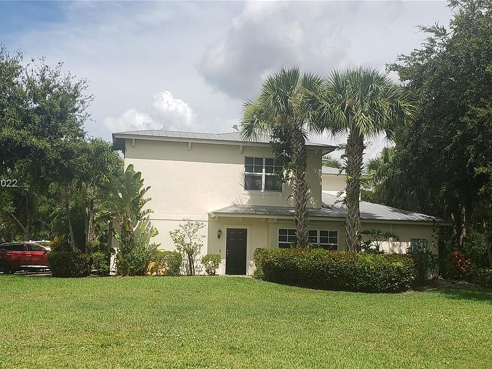 1st image of 2700 Creekside Dr