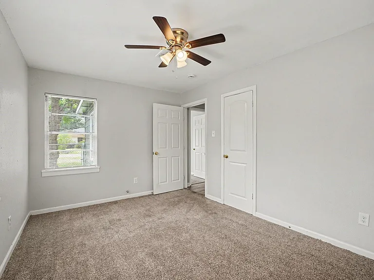 8433 Woodlyn Rd — Photo 14