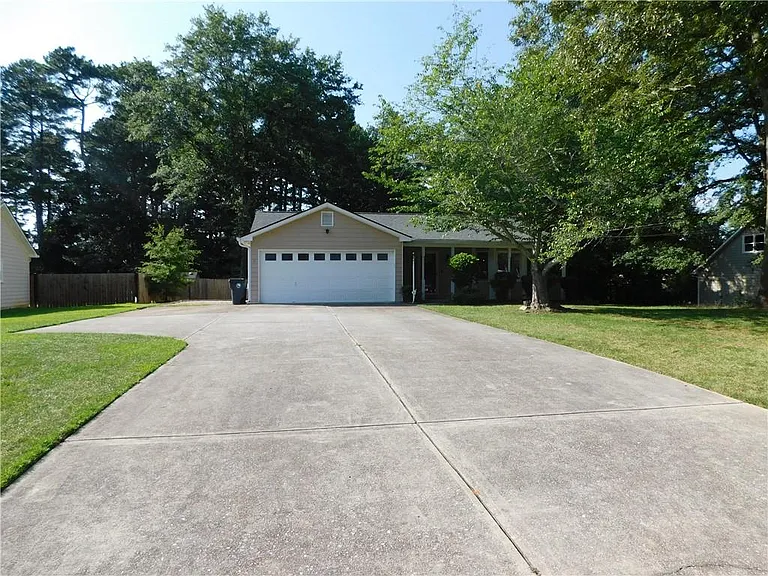2460 Hinton Rd — Photo 1