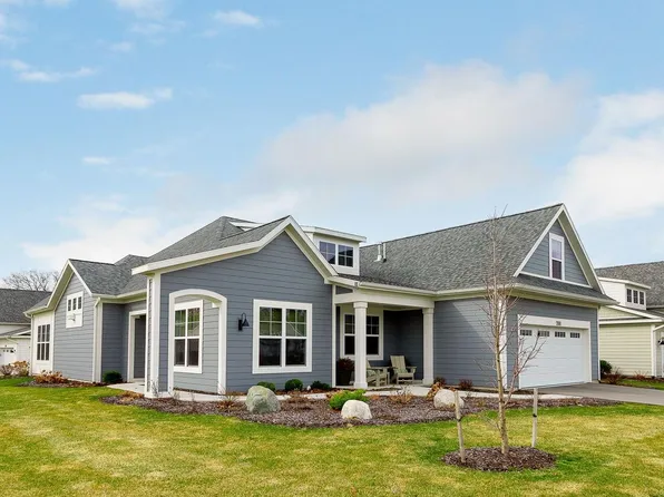 708 Bayshore Dr, Holland, MI 49424
