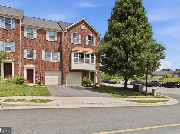 8 Don Quixote Dr, Charles Town, WV 25414