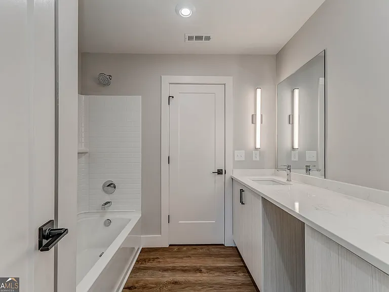 77 Chateau Dr — Photo 44