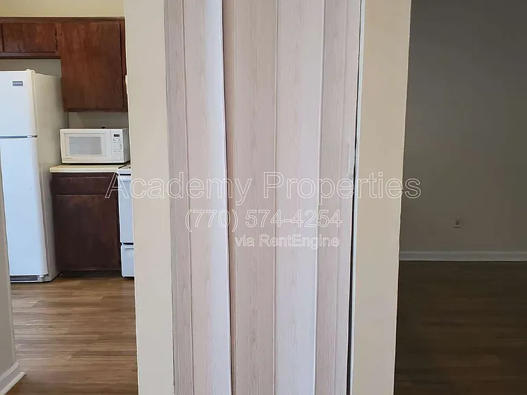 200 Sheraton Ct — Photo 4
