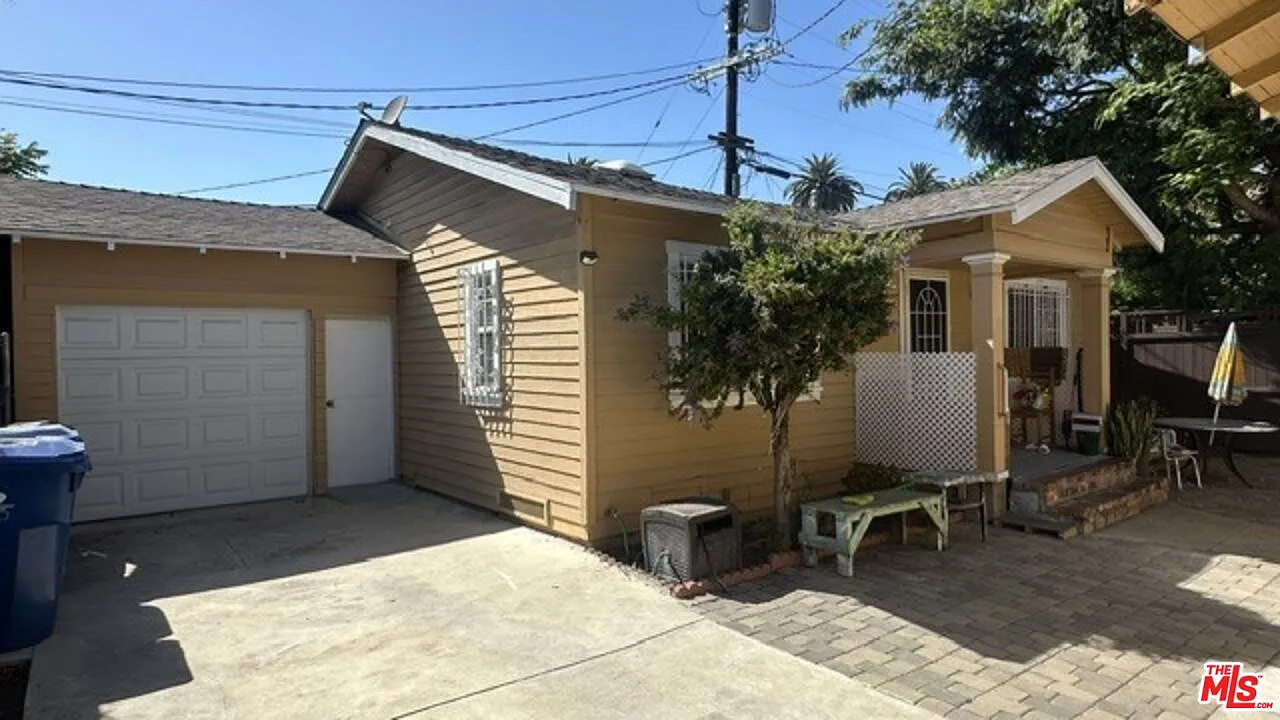 2 bed, 1.0 bath, 900 sqft, $2,100 — Photo 4