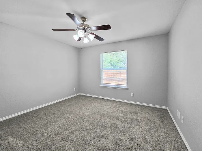 1332 Dreiss St — Photo 7