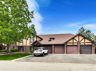 1720 Lakecliffe Dr APT A, Wheaton, IL 60189
