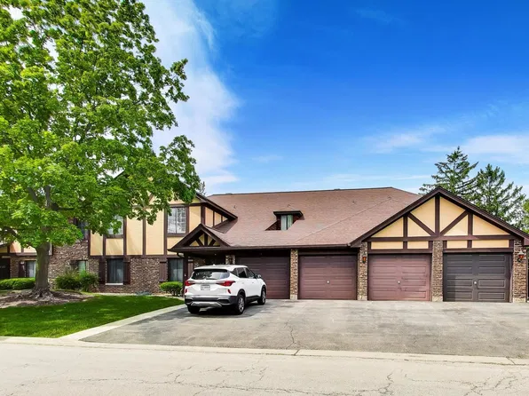 1720 Lakecliffe Dr APT A, Wheaton, IL 60189