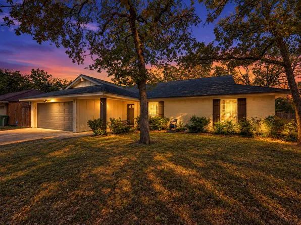 608 Ridgewood Cir, Hurst, TX 76054