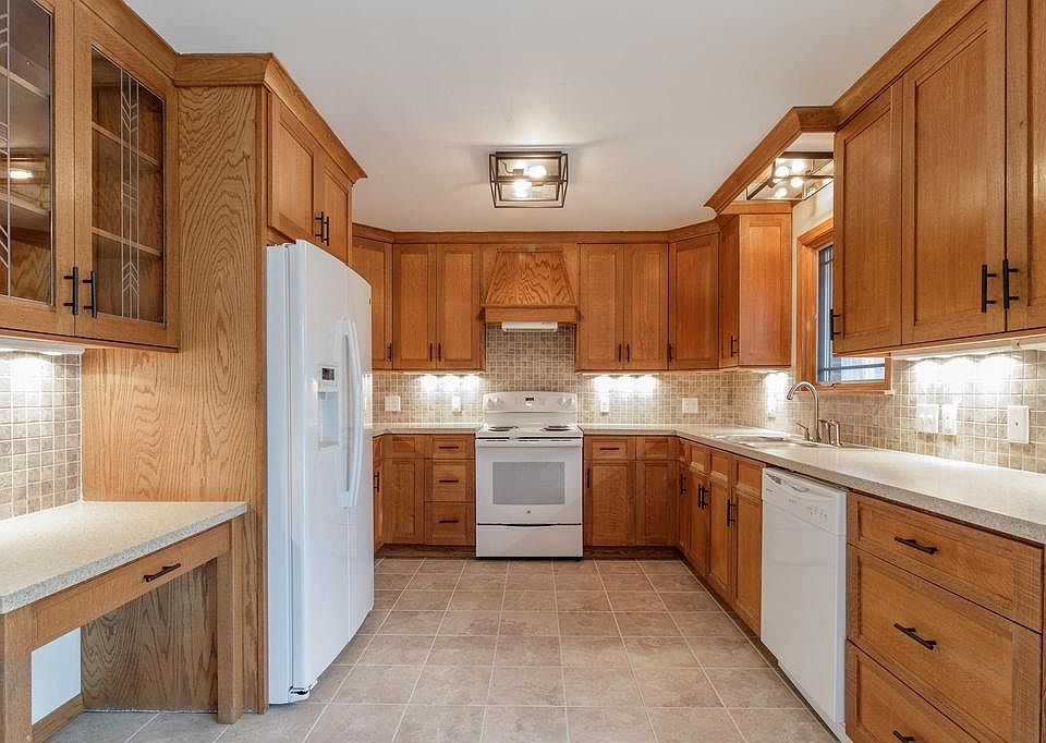 2nd image of 642 Belmont Dr