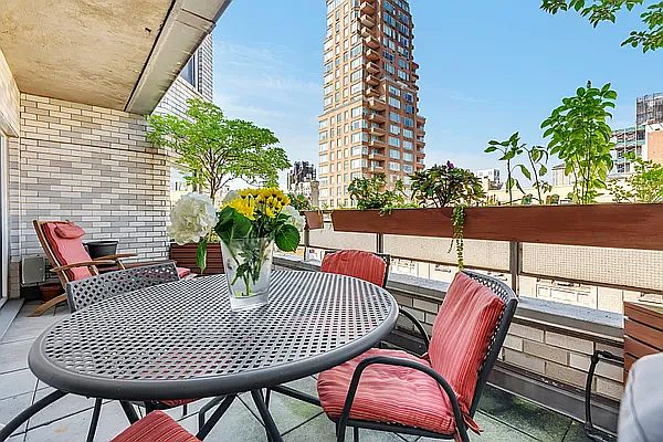 1st image of 40 E 84th St APT 15B