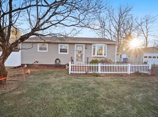 328 Newhouse St, Springfield, MA 01118