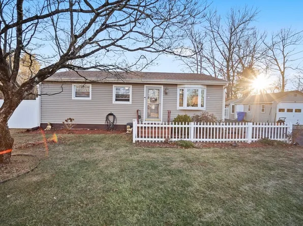 328 Newhouse St, Springfield, MA 01118