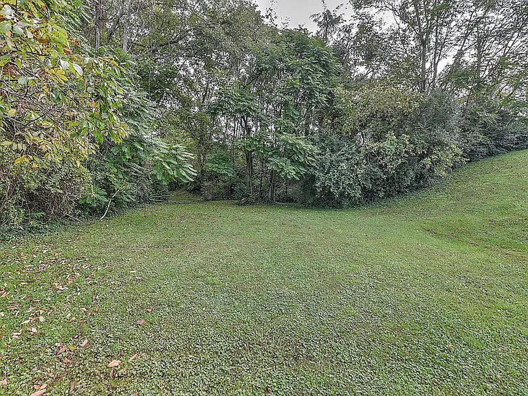 211 Hayter Dr — Photo 18