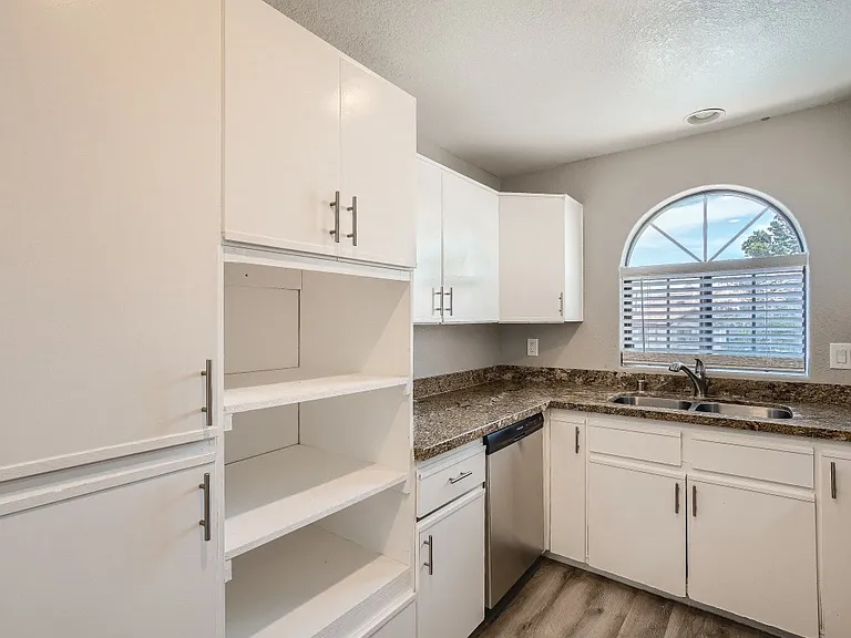 1411 Santa Margarita St #H — Photo 14