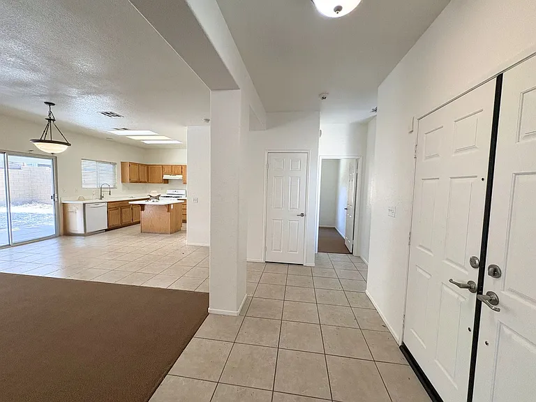 13085 Camden Ln — Photo 7