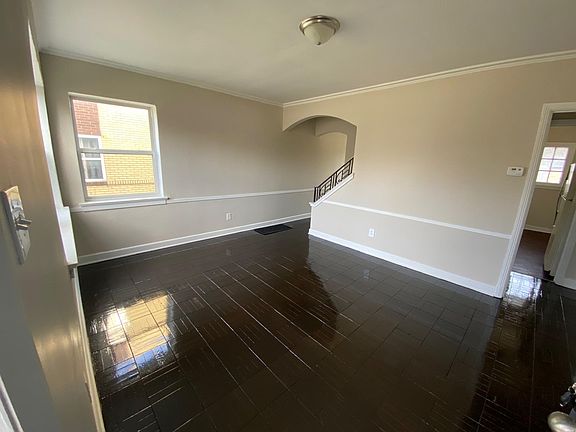 2nd image of 882 Northwest Blvd