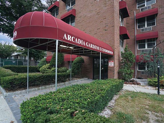 5th image of 999 Forest Ave APT 4B