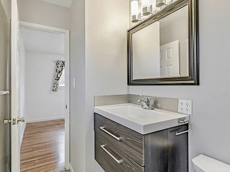 1108 Alice St — Photo 15