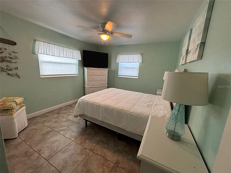 1008 Estremadura Dr — Photo 16