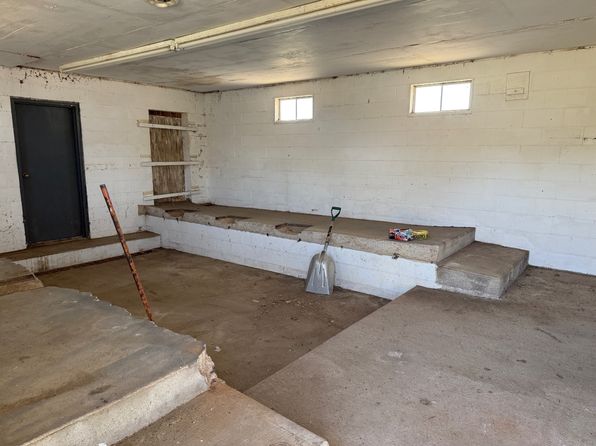 1103 W 6th Rd, Giltner, NE 68841