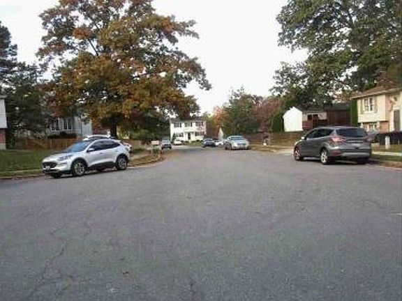 Exterior Neighborhood (street photo)