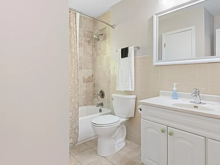 1421 N Washington St — Photo 11