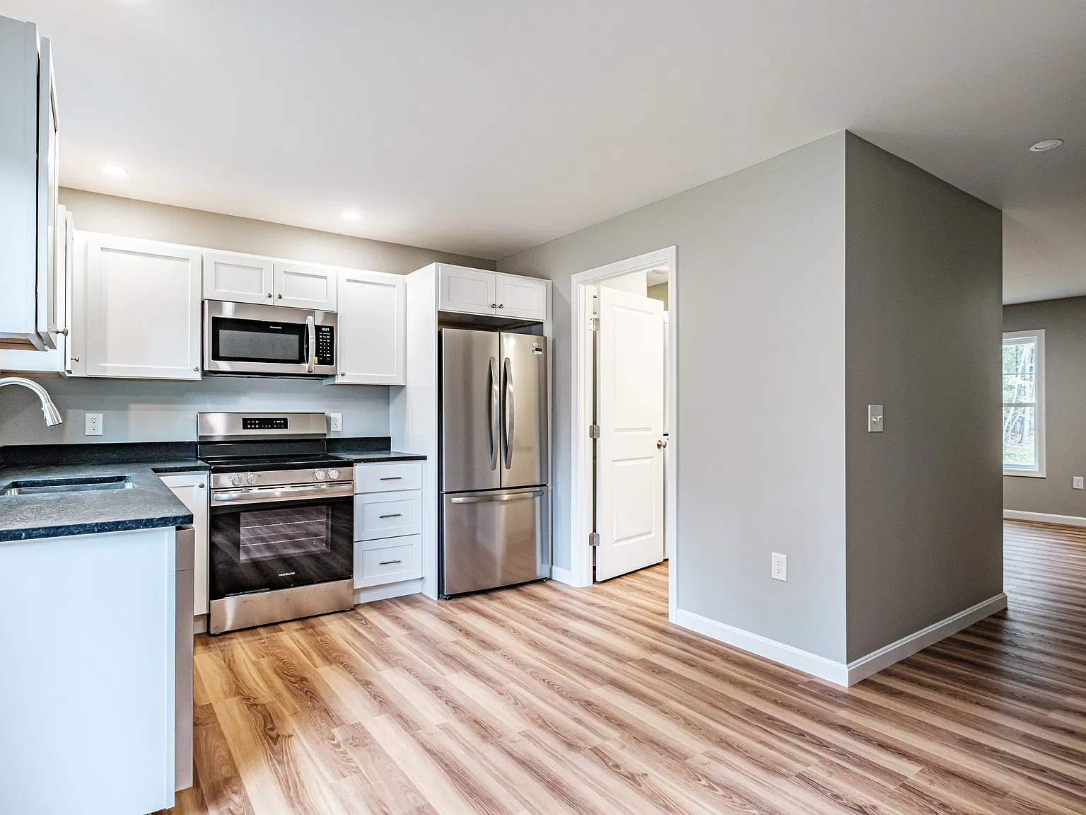 2 bed, 1.5 bath, 1020 sqft, $1,995 — Photo 2