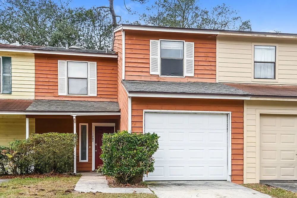 3 bed, 2.5 bath, 1464 sqft, $1,935 — Photo 1