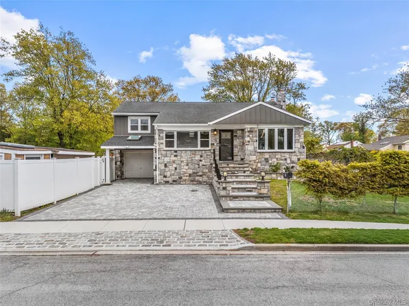 44 Bruce Lane, Westbury, NY 11590
